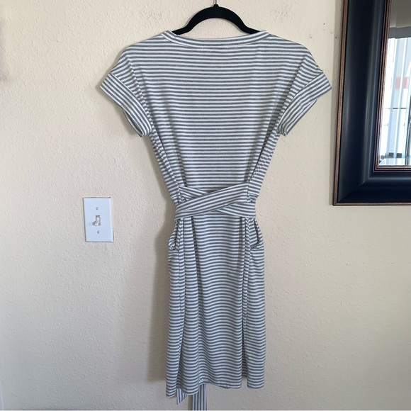 Women’s Merokeety Striped T Shirt Dress With Pockets - Picture 6 of 9